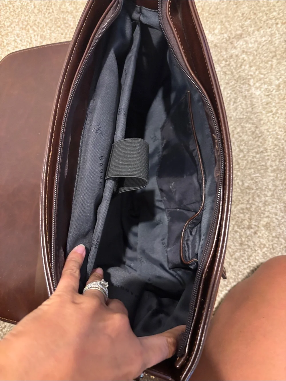 Banuce Leather Messenger Bag - Brown